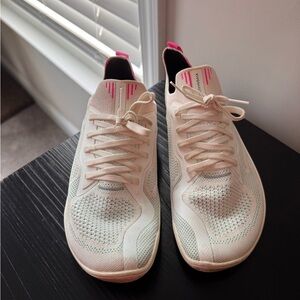 Vivo barefoot Women's white and Pink Sneakers